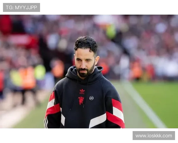 阿莫林回应曼联门票滞销：球迷应支持球队为中心并力挺购买票务